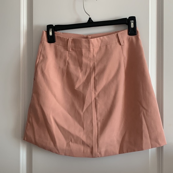 Pink skirt with buttons - Picture 2 of 3